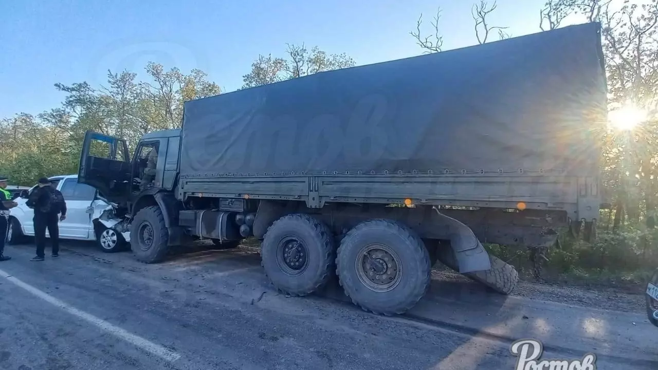 Массовое ДТП с участием военного грузовика произошло в Ростовской области