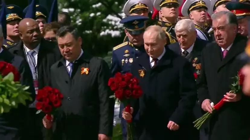 Президент РФ 9 мая возложил цветы к Могиле Неизвестного Солдата