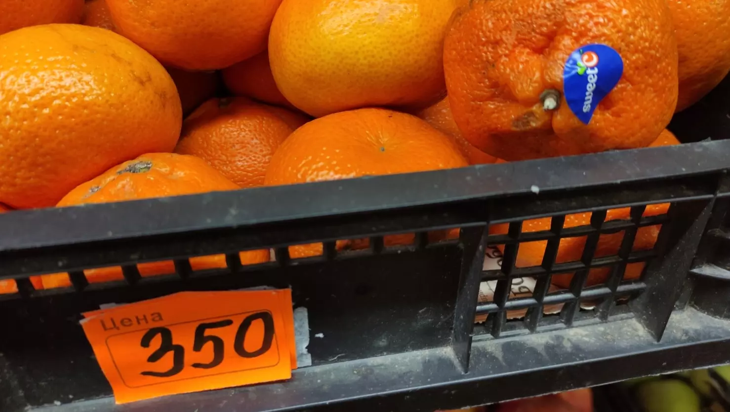 А вот мандарины из Перу по 350 рублей за килограмм многие ростовчане покупать не хотят. 