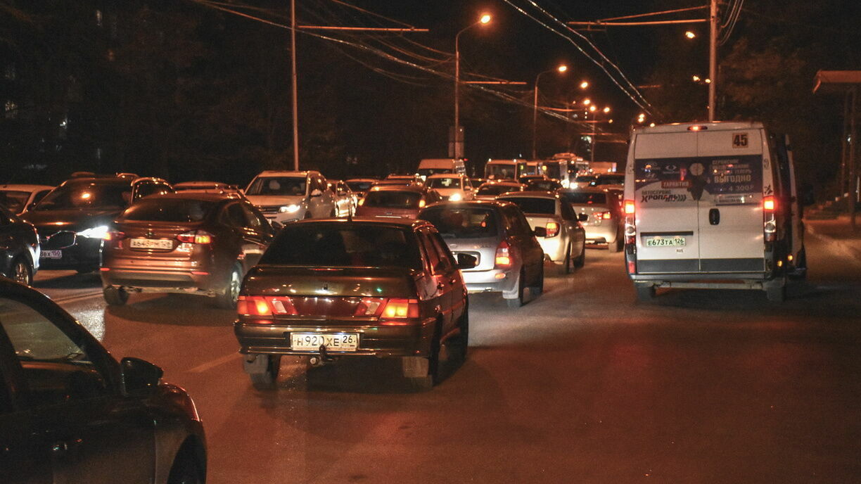 Сотни машин встали в 20-километровой пробке в Ростовской области вечером 22 декабря