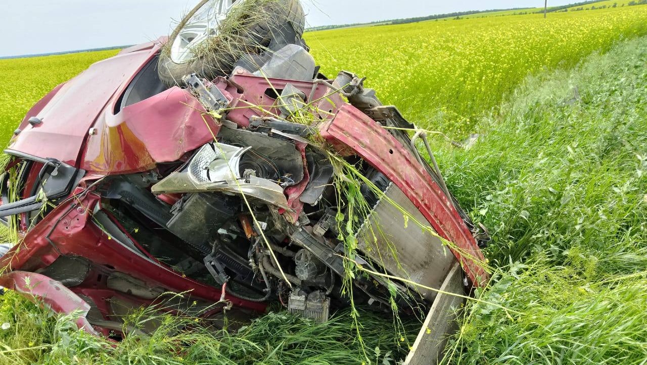 В Ростовской области в ДТП погиб 25-летний водитель и пострадал подросток