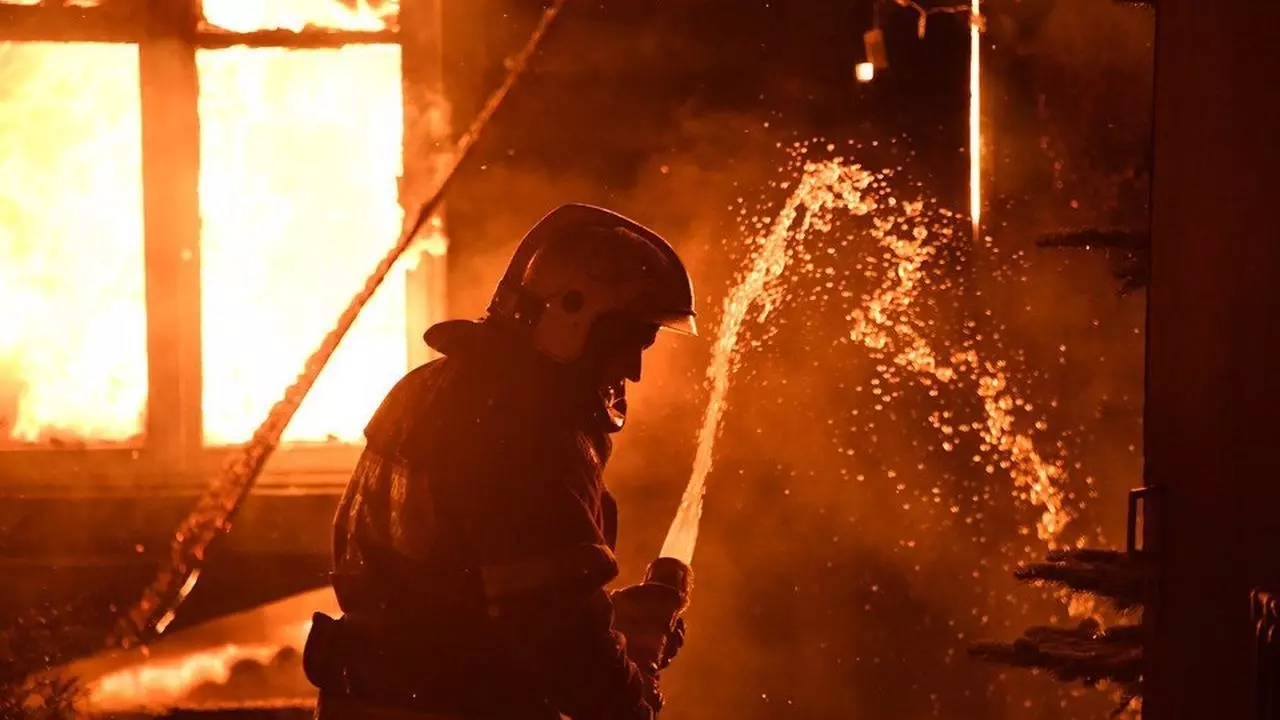 Из горящего дома на Ульяновской в Ростове эвакуировали 10 человек