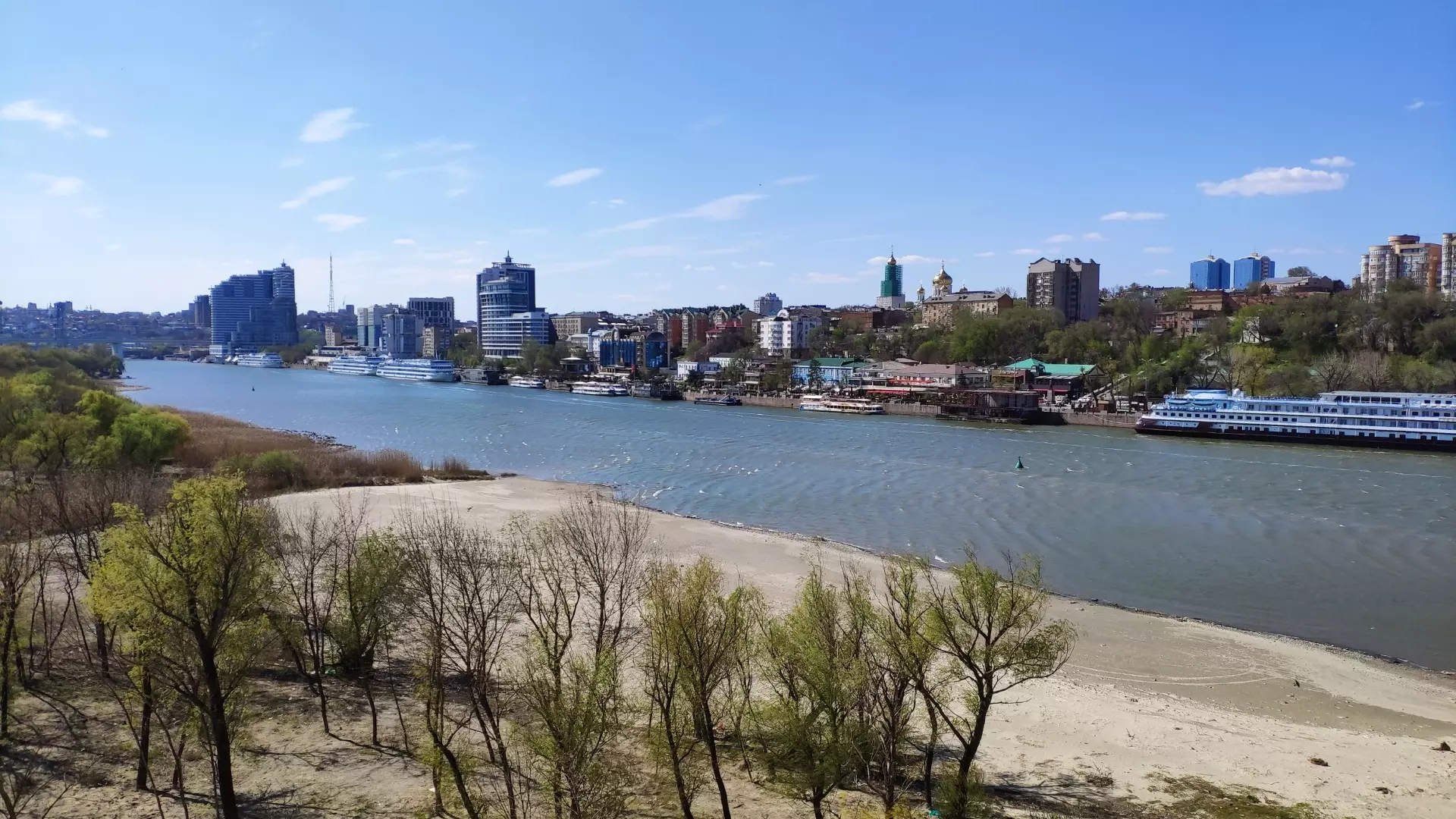 Ветер рискует согнать воду в реке Дон в Ростовской области