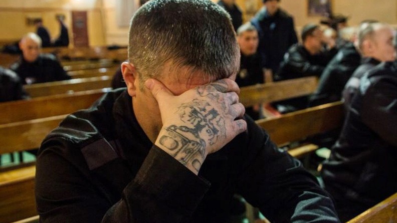 В Ростовской области за демонстрацию экстремистских тату оштрафовали 4 осужденных