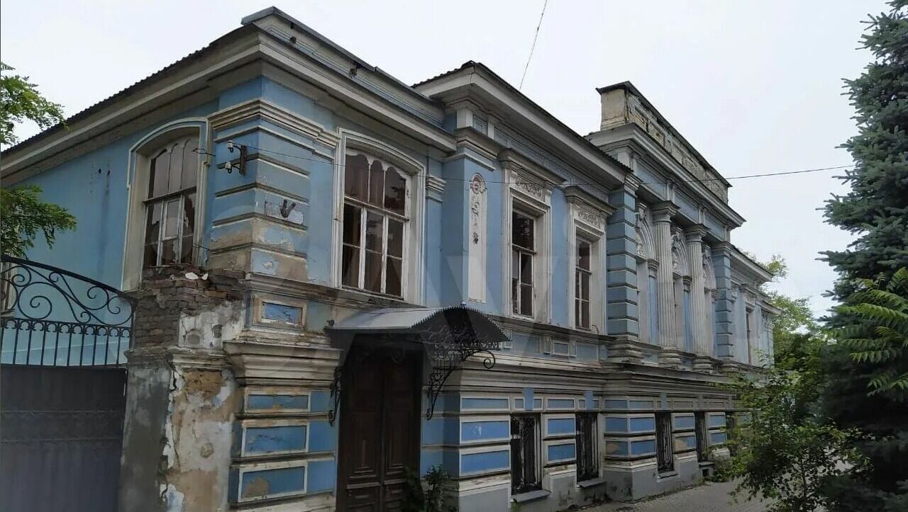 В Таганроге за 200 тысяч рублей в аренду сдают дом Негропонте на Банковской площади