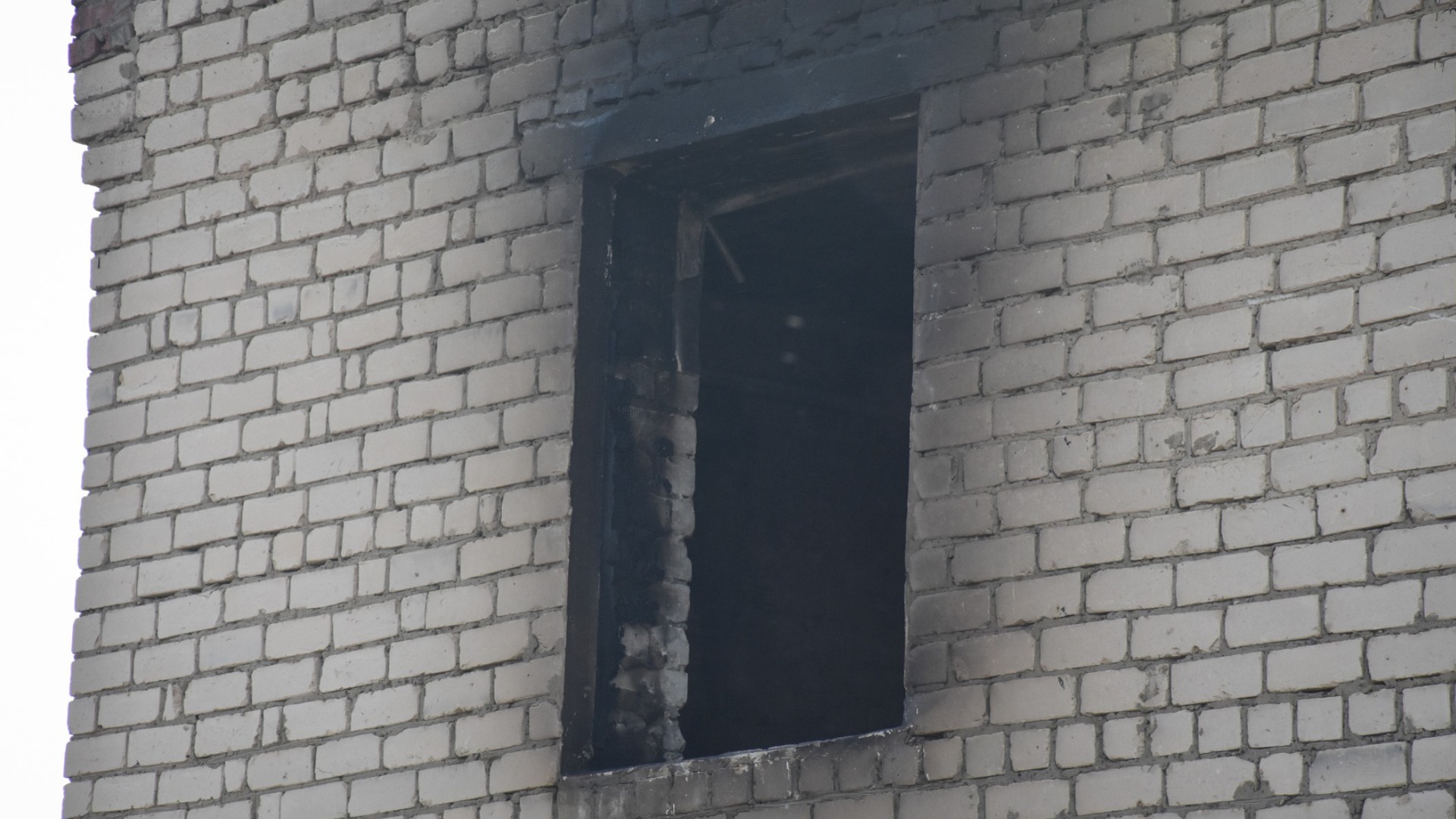 Во время пожара в Шахтах из многоквартирного дома эвакуировали 15 человек