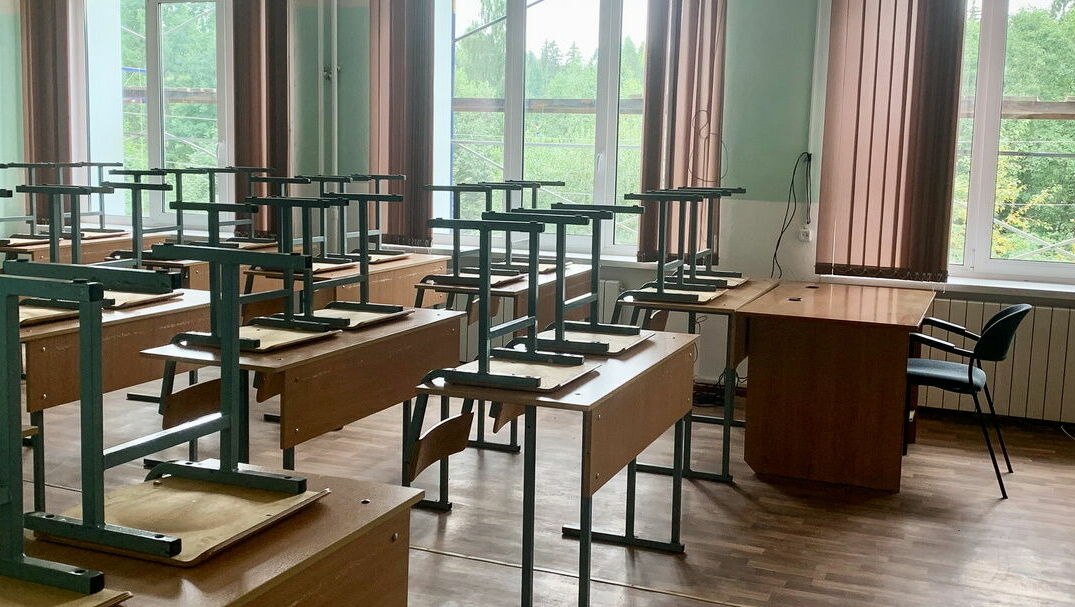 В Таганроге из-за уехавших из России больше детей стали учиться в первую смену