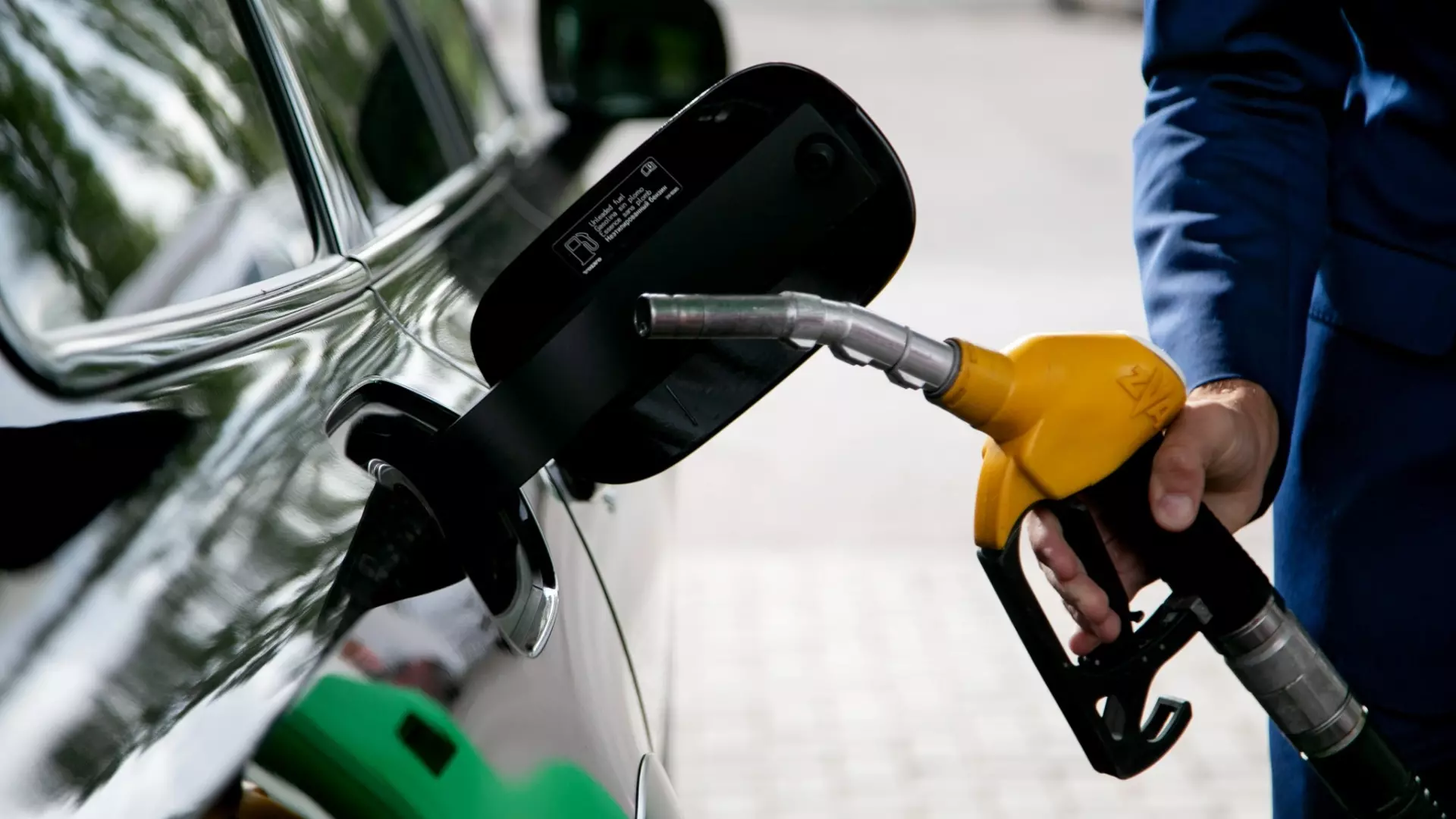 Оптовая цена на бензин взлетела на 27% в Ростовской области