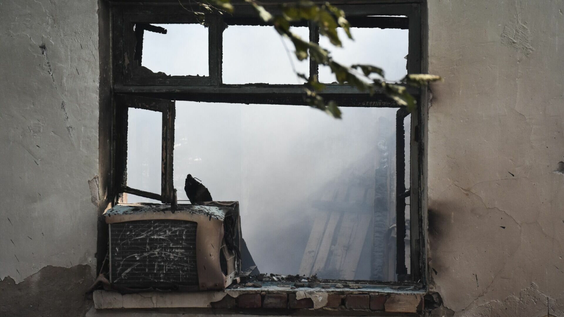 В Ростове в пожаре в Октябрьском районе пострадали три человека