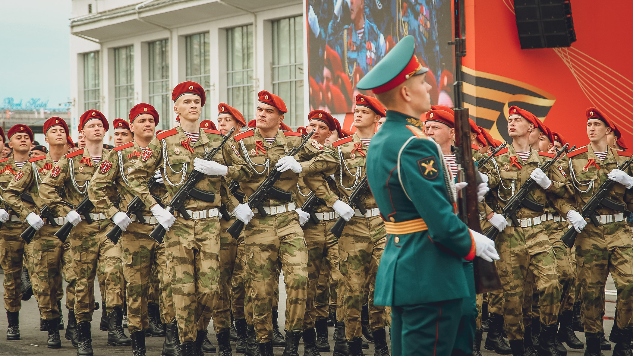 Ростовским ветеранам под окнами проведут парады в мае
