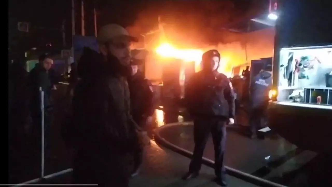 Полиция оцепила место пожара на «Темернике» в Ростове