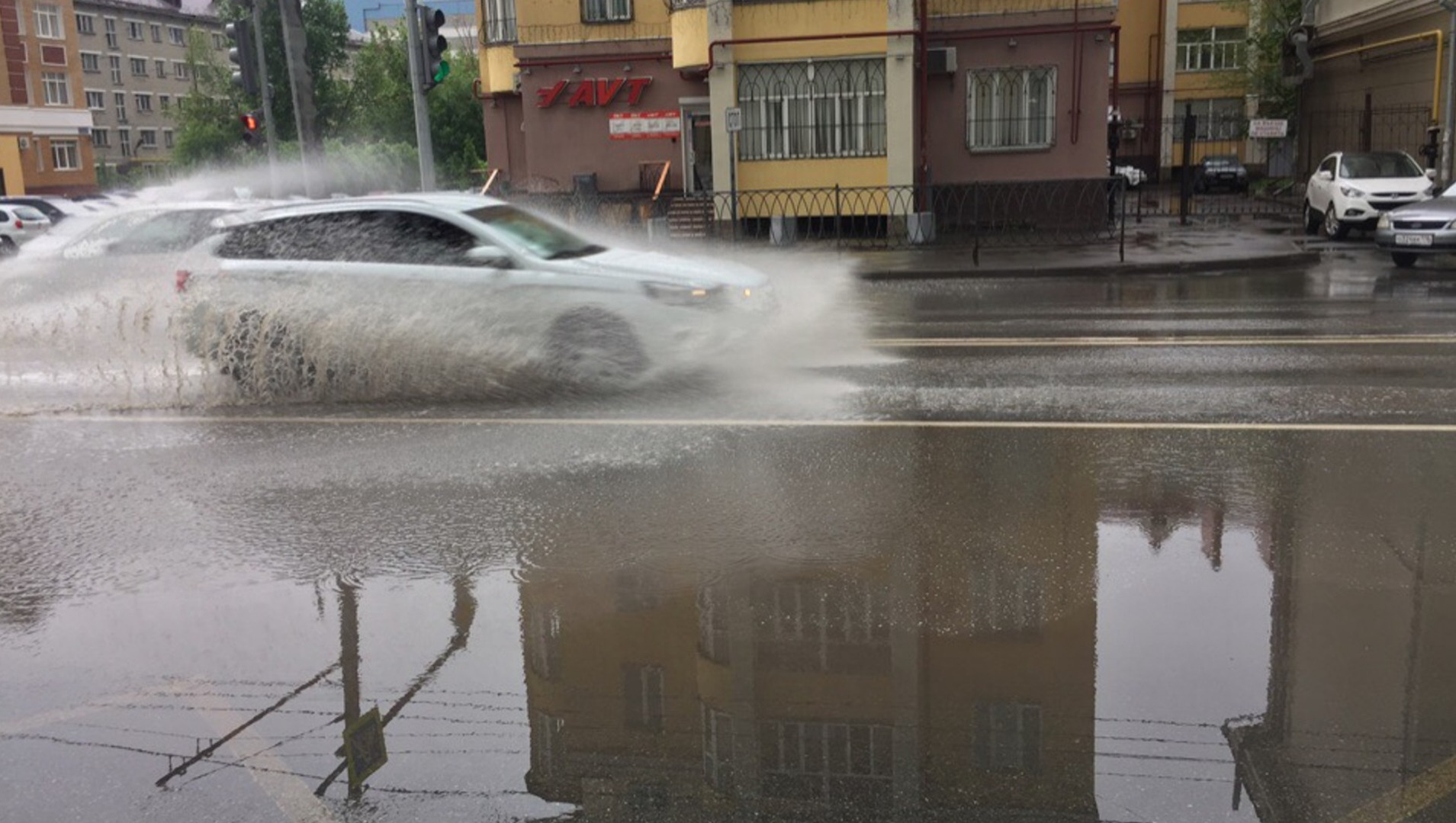 Жителей Ростова-на-Дону предупредили о ливнях и граде 27 мая