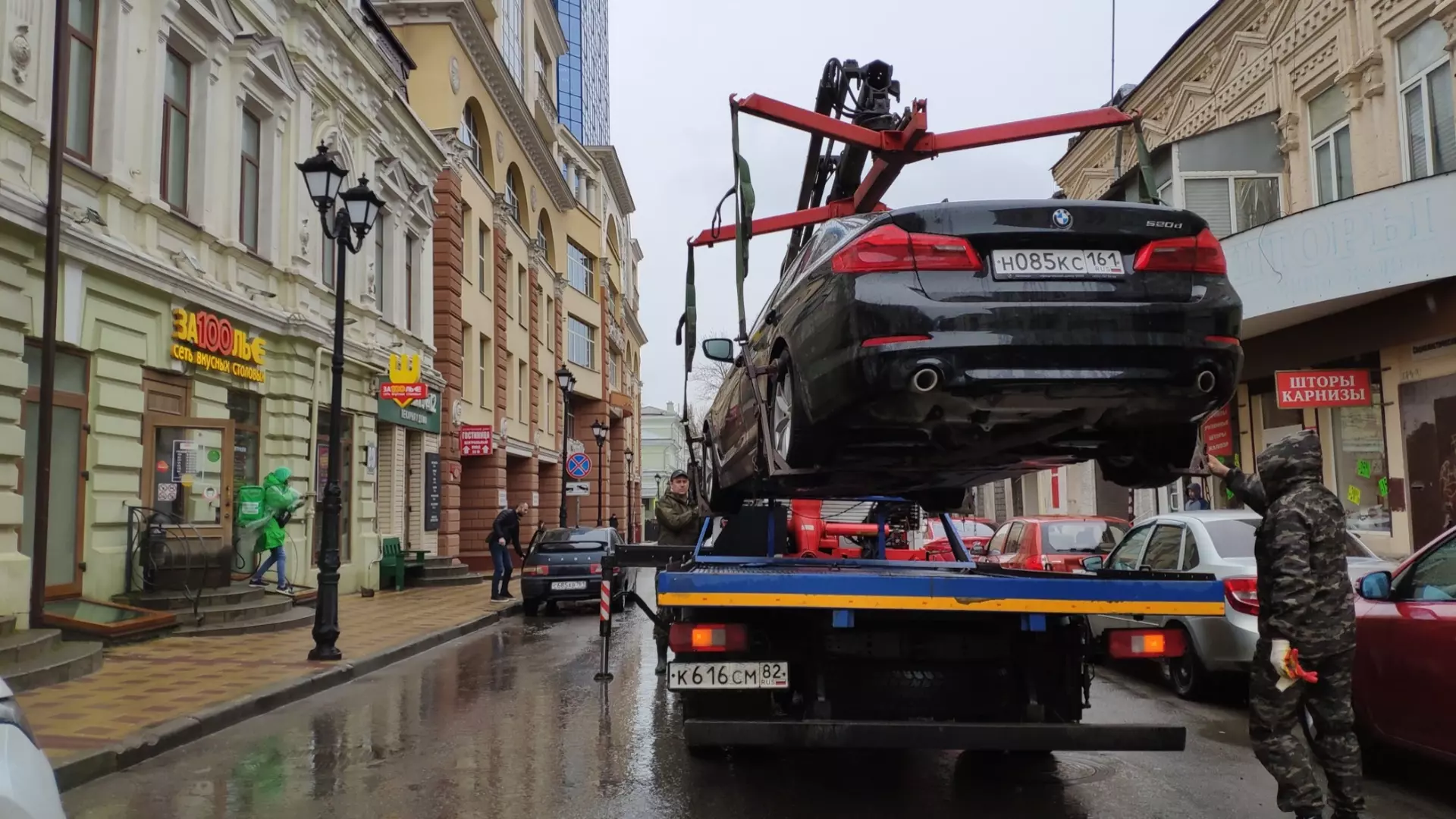 От восьми до десяти платных парковочных мест появится на Социалистической в Ростове