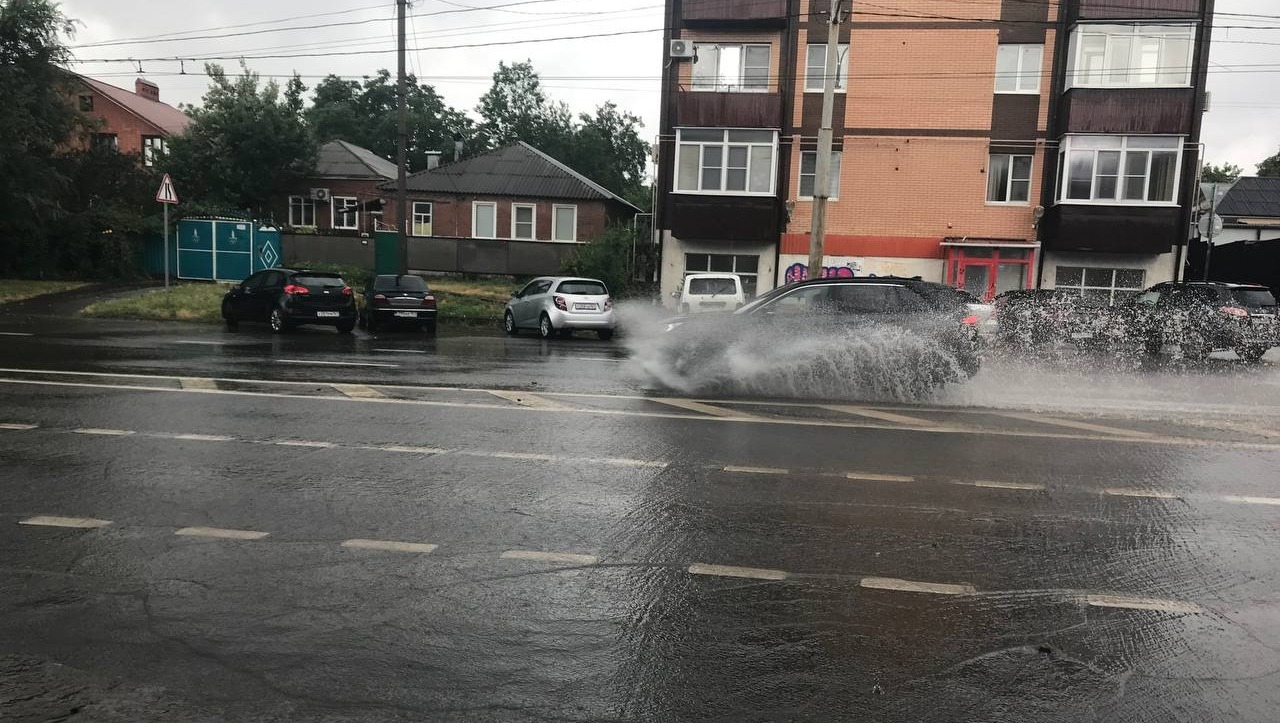 В Ростове улицу Орбитальную залило потоками воды 10 сентября