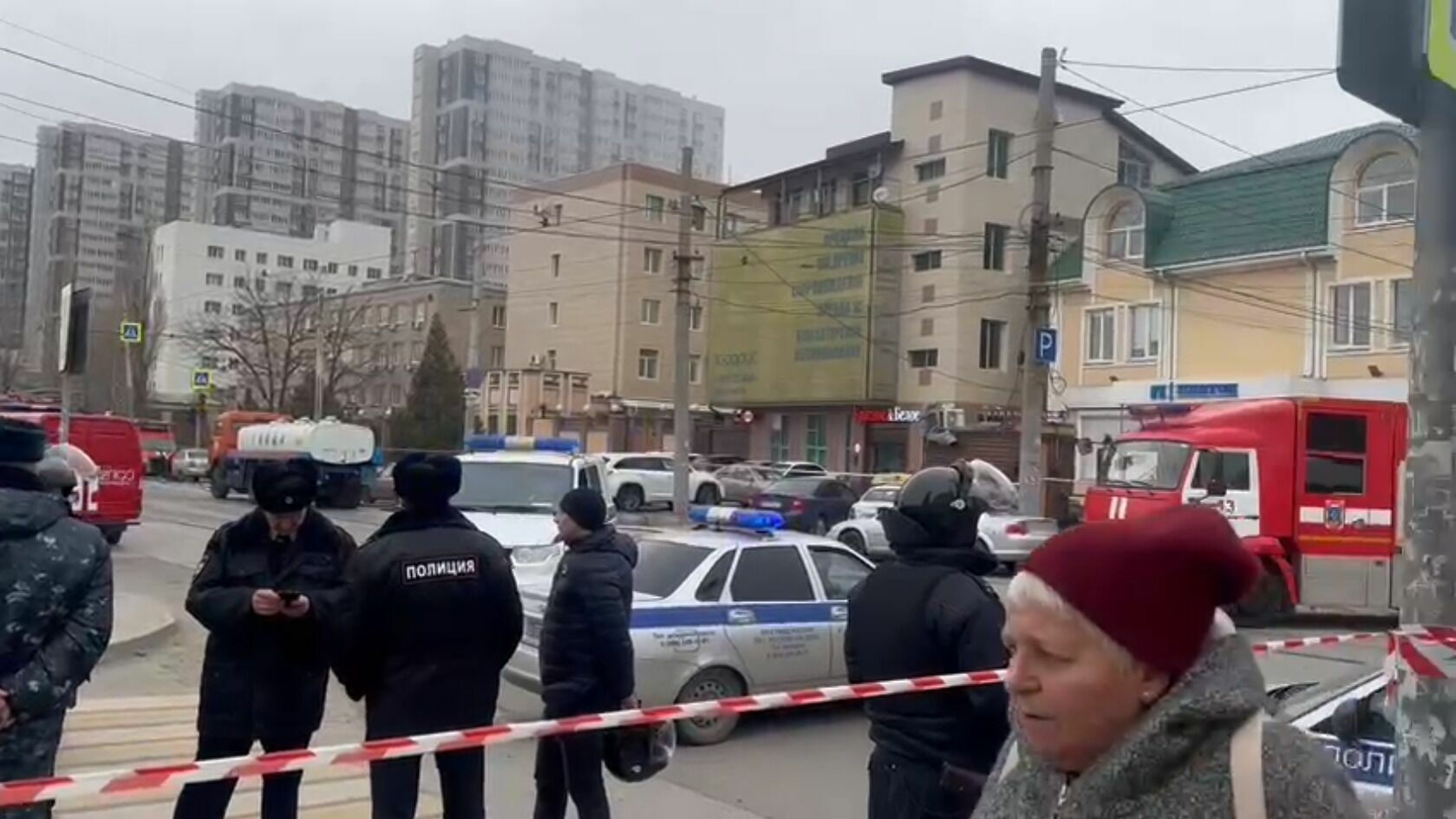 В Ростове ликвидировали пожар в здании Погрануправления ФСБ
