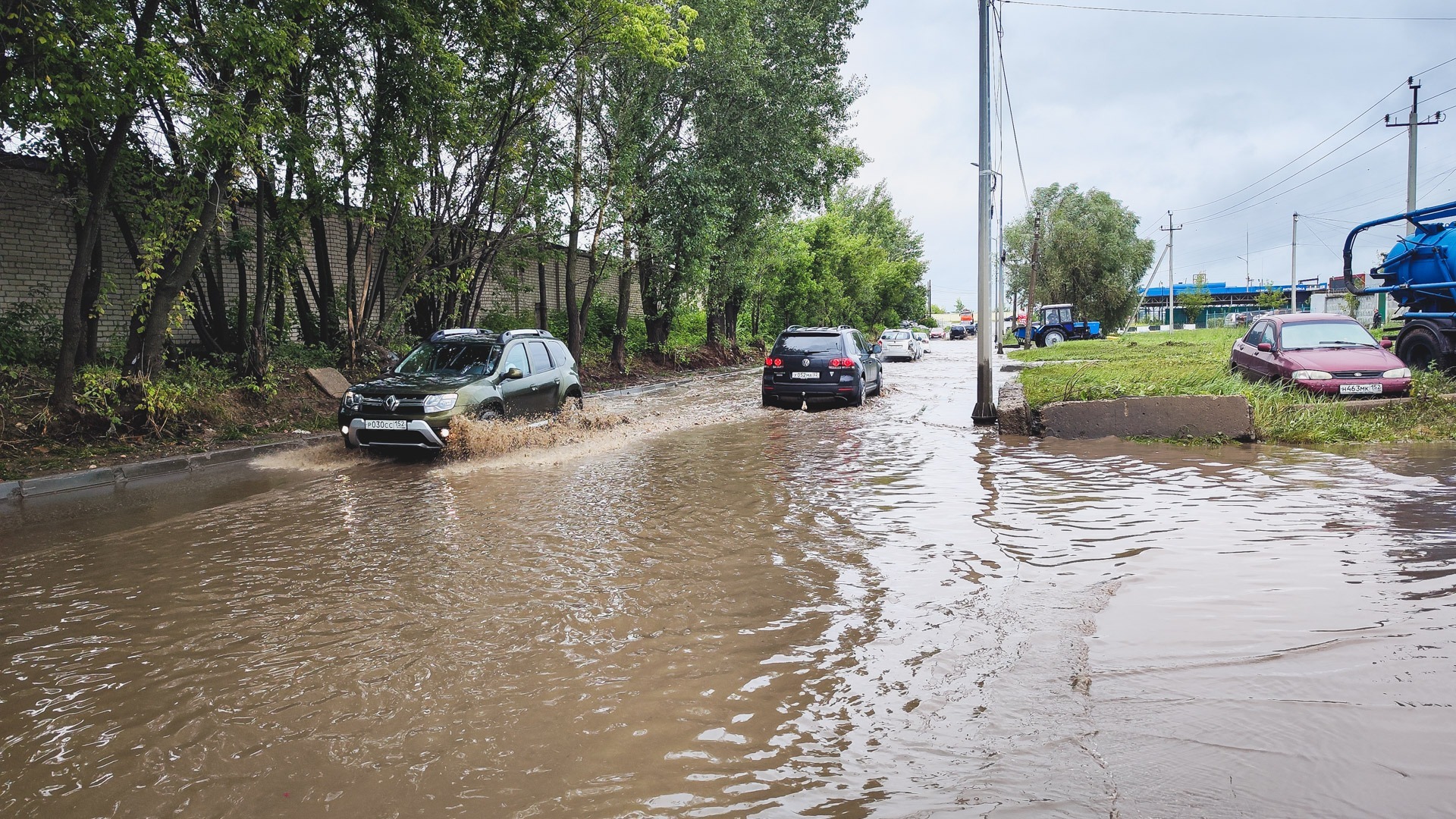 Улицу Оганова затопило в Ростове-на-Дону во время дождя 5 сентября