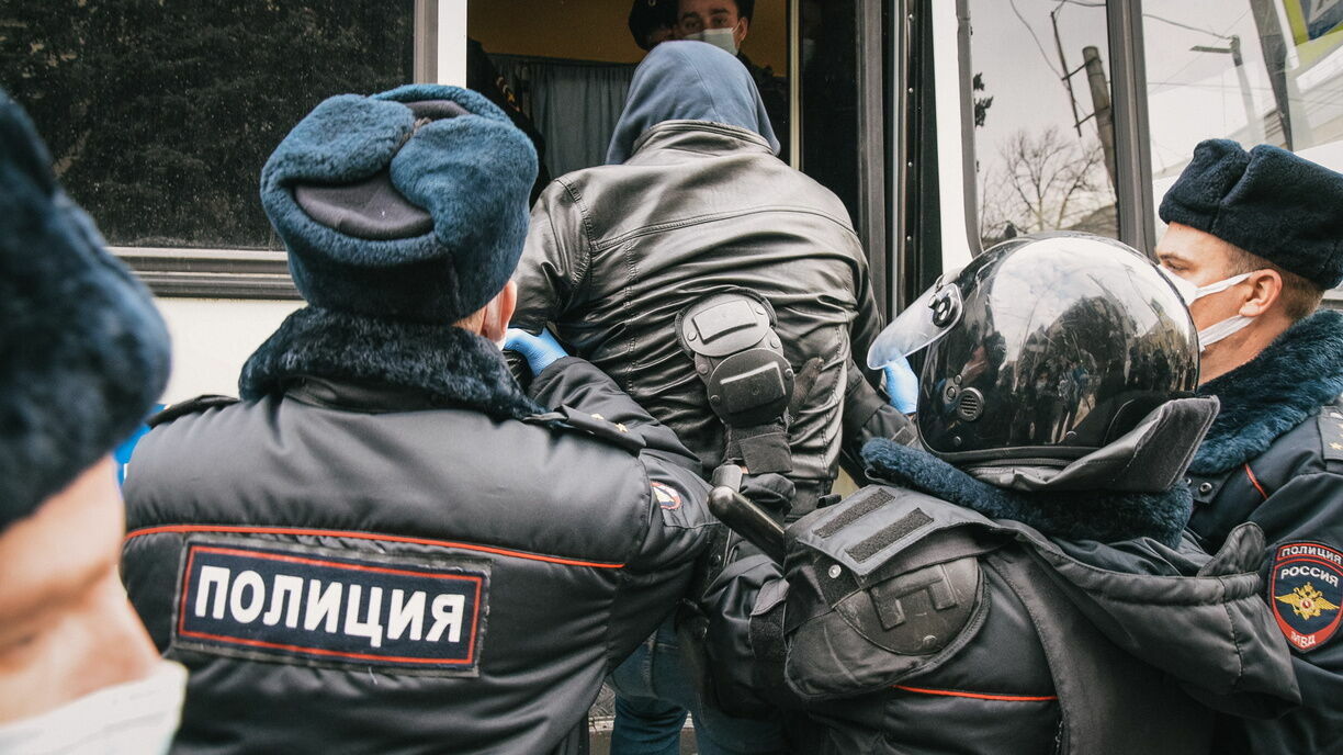 Стали известны подробности массовых обысков в полиции в Ростове-на-Дону