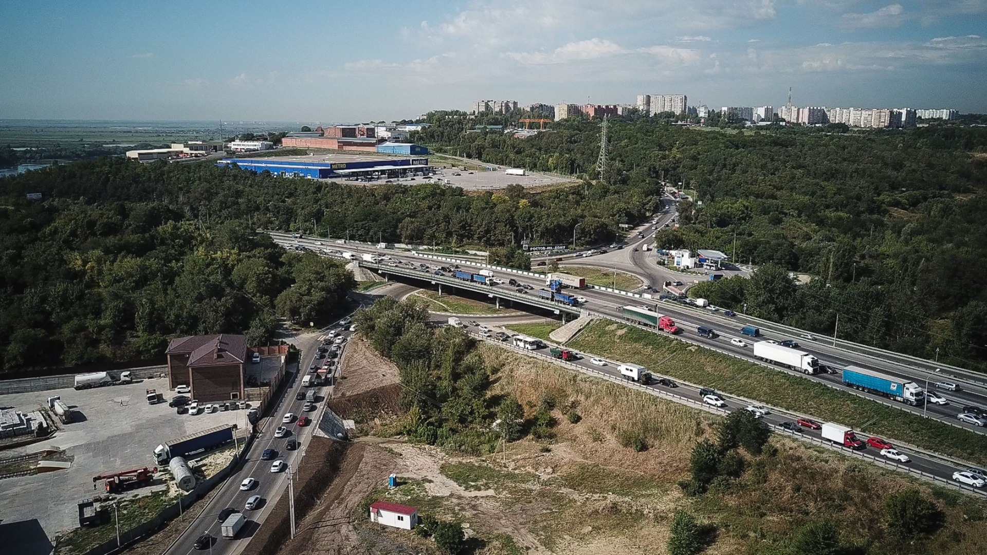 На трассе "Ростов - Семикаракорск - Волгодонск" образовалась огромная пробка