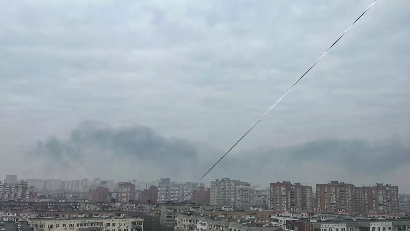 Дым от пожара на Левенцовке виден в разных частях города