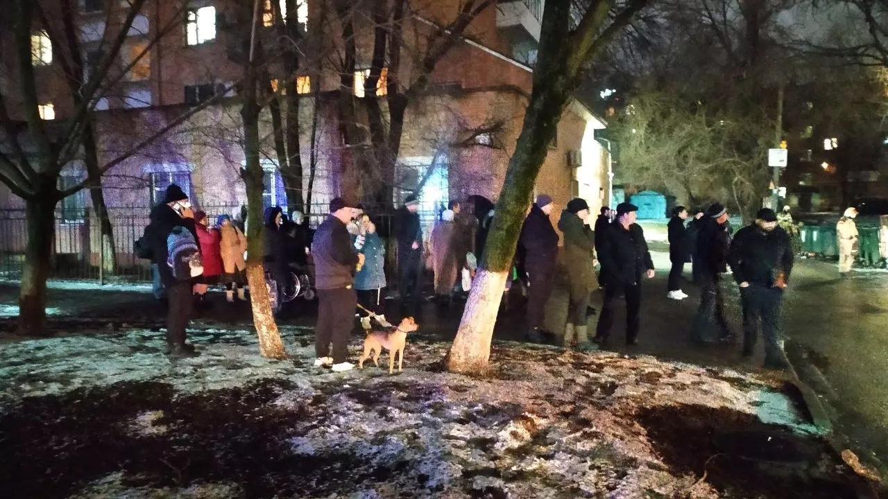 Напомним, в субботу 27 января в Ростове начал рушиться дом в Ворошиловском районе.