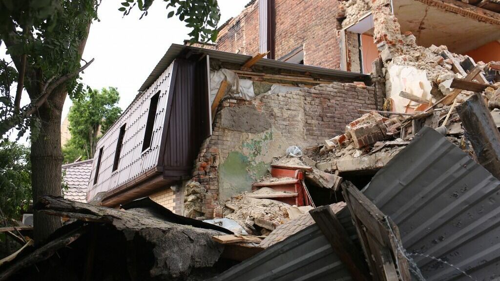 Жильцы дома на Социалистической в Ростове судятся с властями из-за снесенной крыши