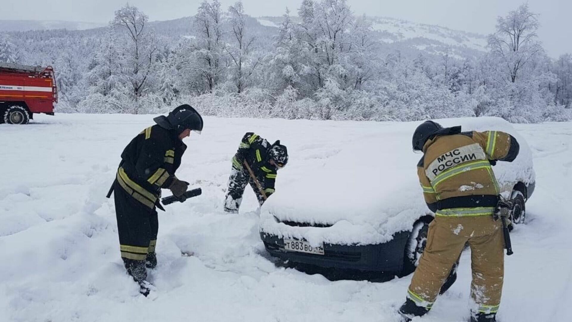 Спасатели стали массово срезать ограждения на трассе М-4 «Дон» в Ростовской области
