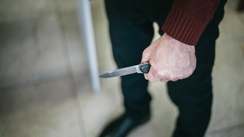 Житель в Ростовской области с ножом в спине больше часа ходил по гостям
