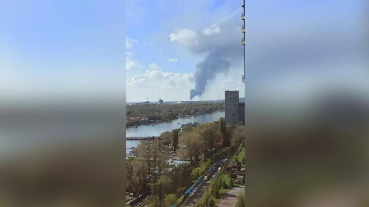 Появилось видео страшного пламени, уничтожающего склад с химией в Ростове