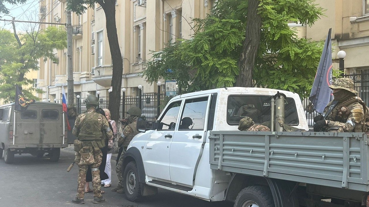 Фейком оказалась информация о гибели человека во время мятежа в Ростове-на-Дону