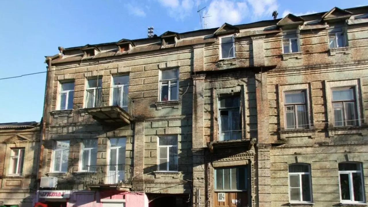 Власти расселят и снесут 124-летний дом в центре Ростова