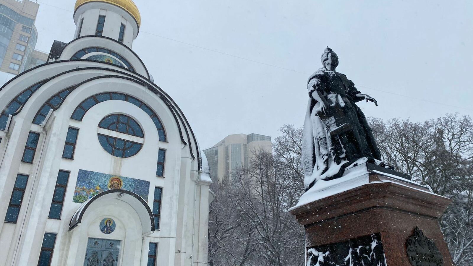 В Ростовской области дончан атакуют клещи в феврале, пока дороги заваливает снегом