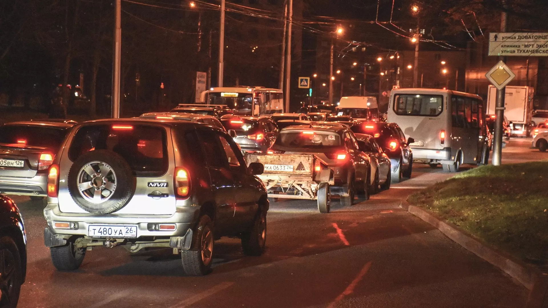 Пробка образовалась на трассе М-4 "Дон" в Ростовской области из-за аварии и дорожных работ