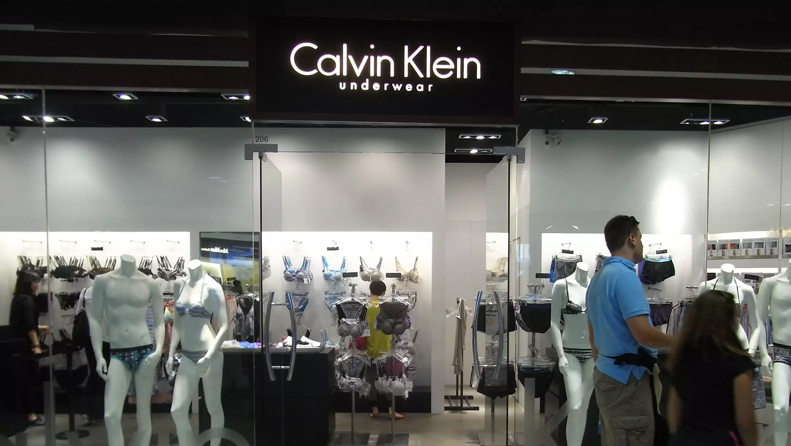 Компания Calvin Klein передумала судиться с приставами Ростовской области
