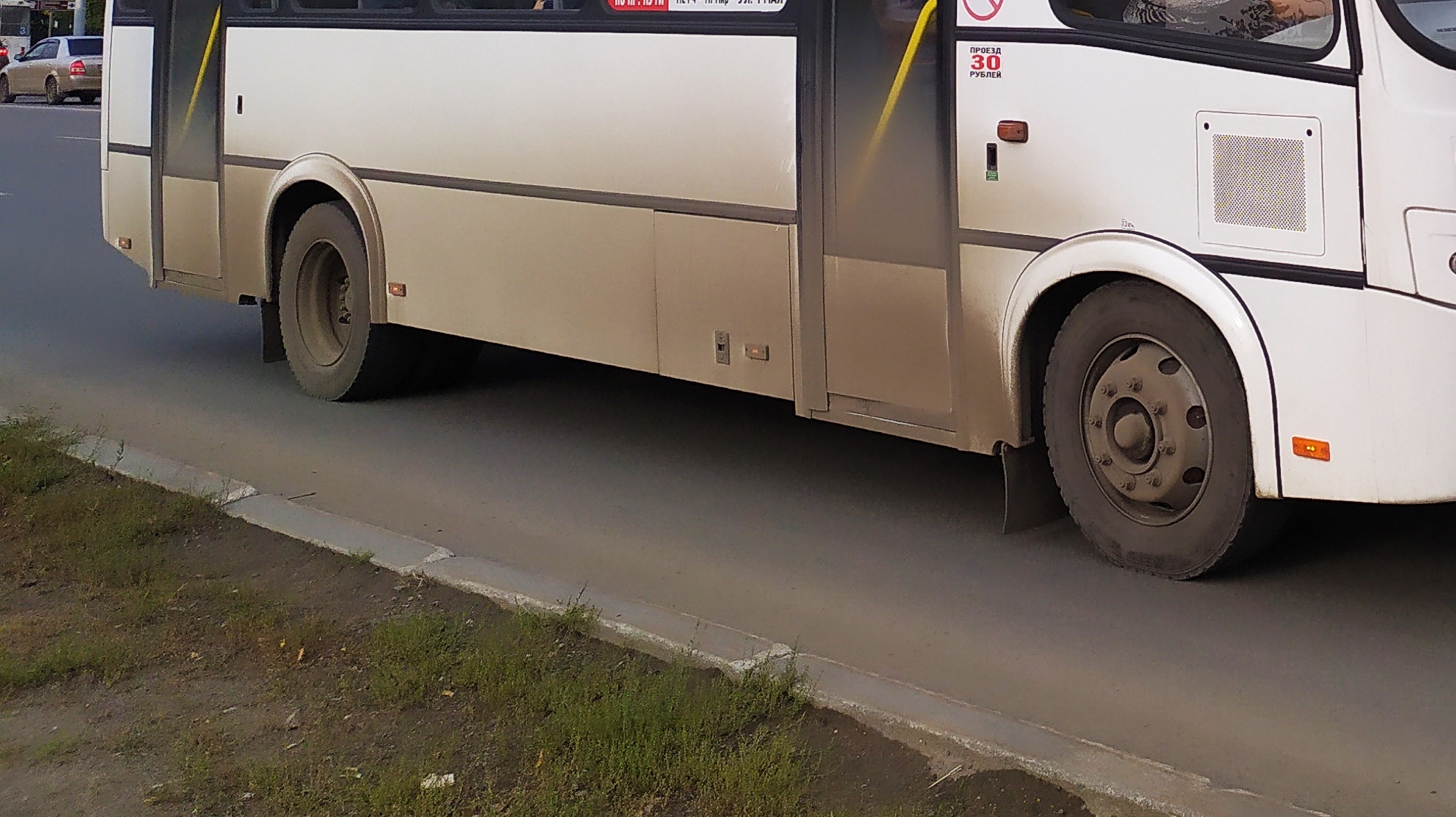 Автобус проехал по упавшему на дорогу школьнику в Шахтах