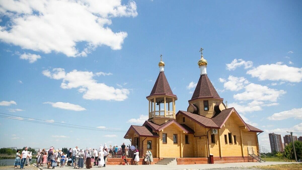 Храму в Ростовской области передали из Парижа мощи великомученика Пантелеимона