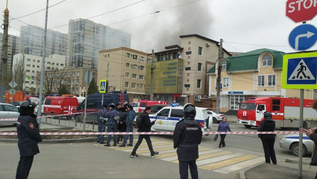 В Ростове под завалами здания на Сиверса ищут сотрудников ФСБ пропавших без вести