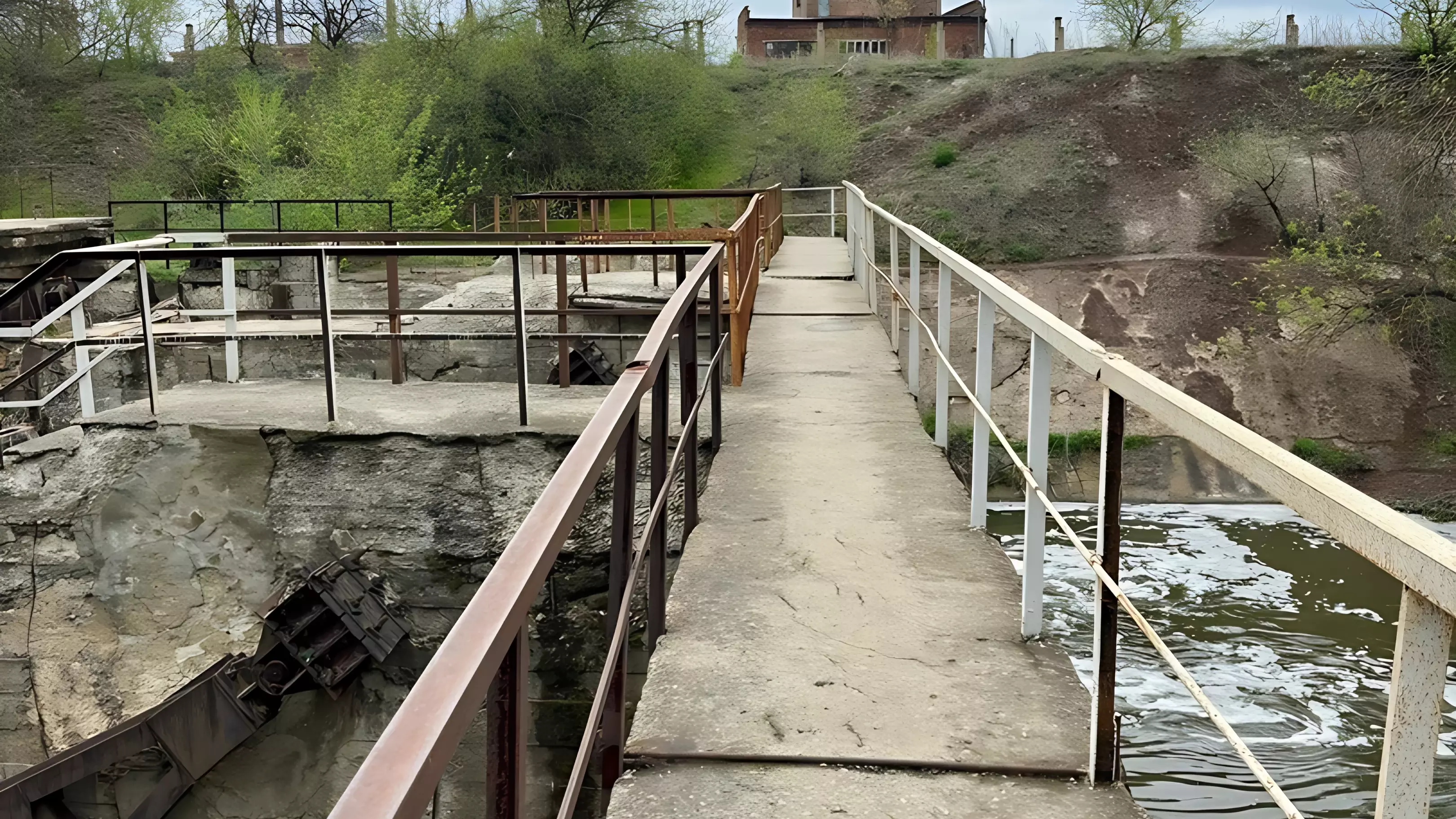 Аварийная плотина угрожает затоплением Красному Сулину в Ростовской области
