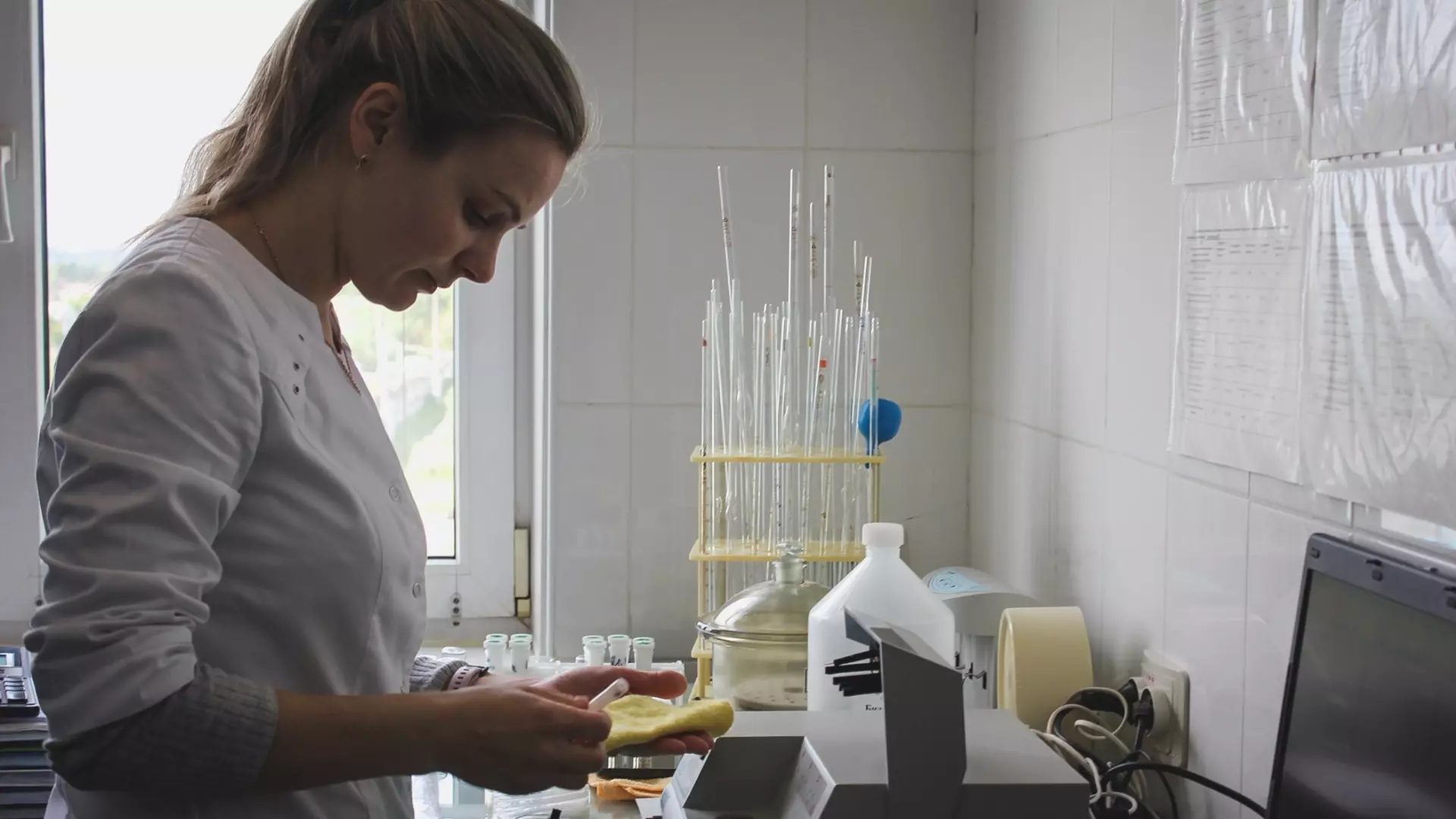 Для больниц в Ростовской области ведется закупка вакцины от коронавируса