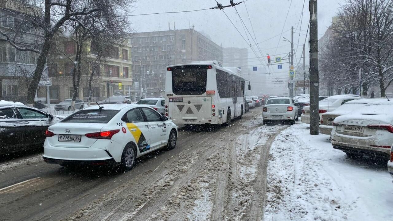 Жителям Ростовской области советуют не ездить на дальние расстояния из-за снега
