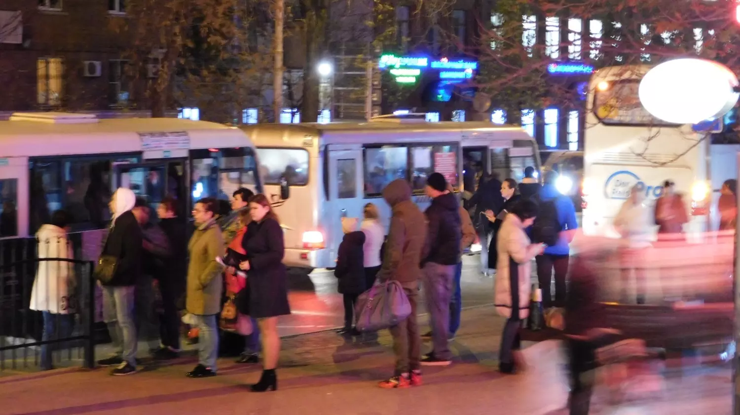 Перевозчики в Ростове попросили администрацию повысить стоимость проезда в общественном транспорте. Приемлемой для себя они назвали стоимость в 52 рубля.
