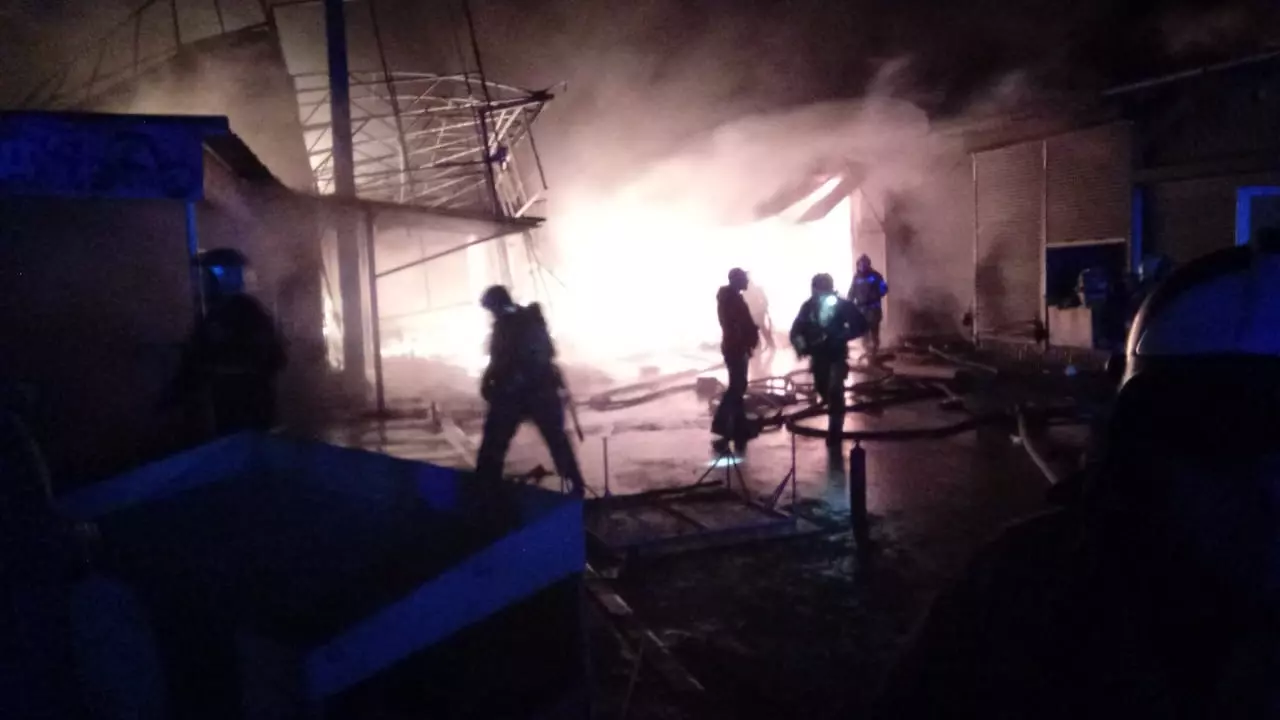 Охранники рассказали, как начался пожар на рынке «Темерник» в Ростове