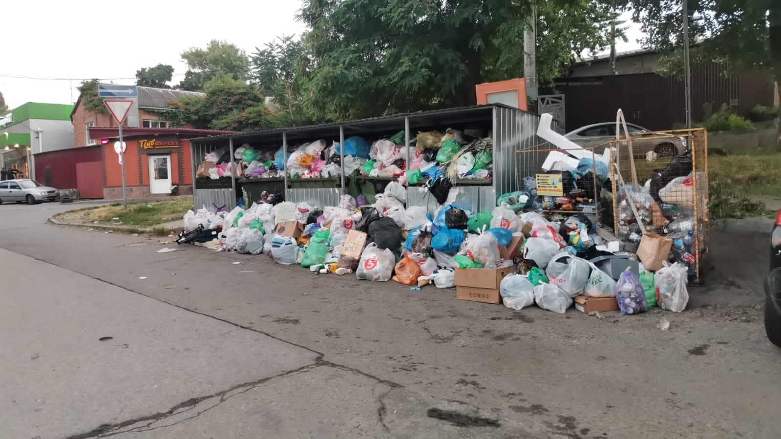 После ухода ЧВК «Вагнер» в Ростове возник мусорный коллапс