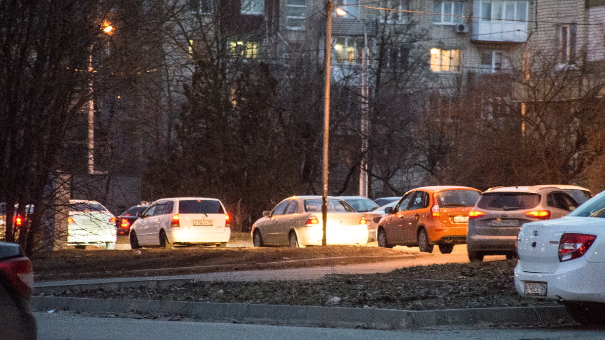 В Ростове-на-Дону заторы на дорогах появляются по утрам и вечером, когда люди едут на работу и возвращаются домой.