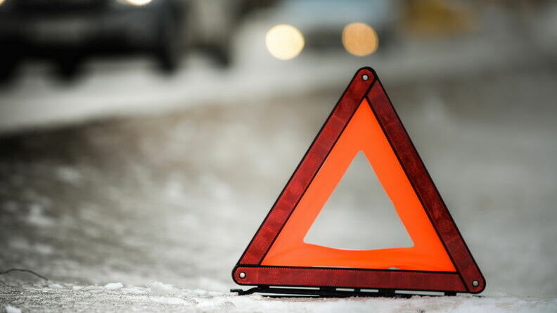 В Таганроге 66-летний водитель сбил троих пешеходов вечером 5 января