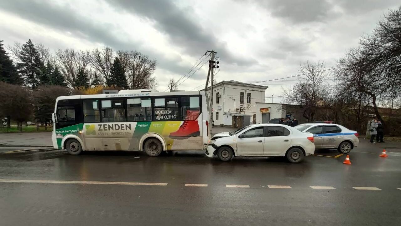В Ростове в ДТП с иномаркой пострадала пассажирка автобуса № 82