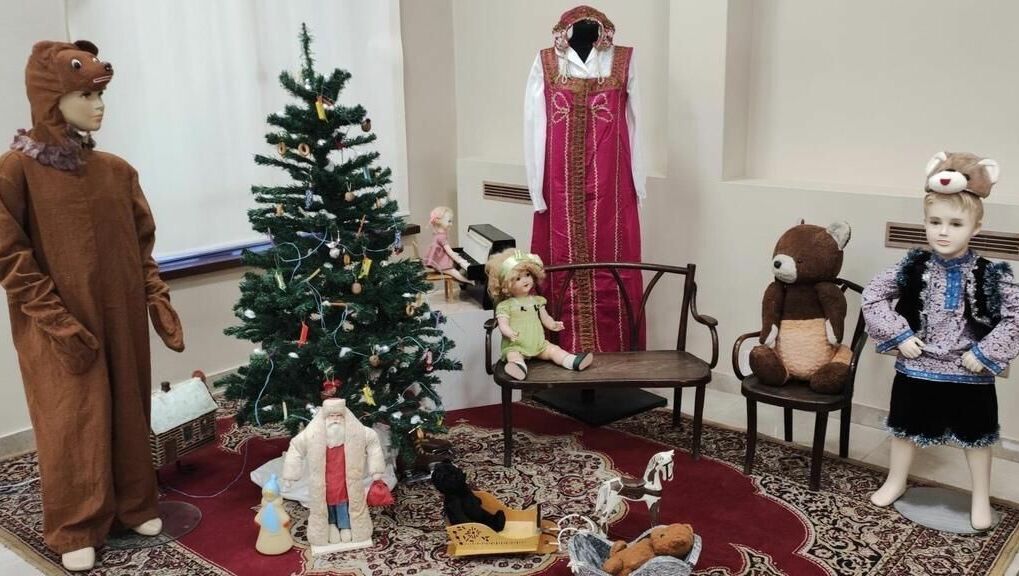 Выставка старинных и редких новогодних игрушек открылась в Ростове-на-Дону