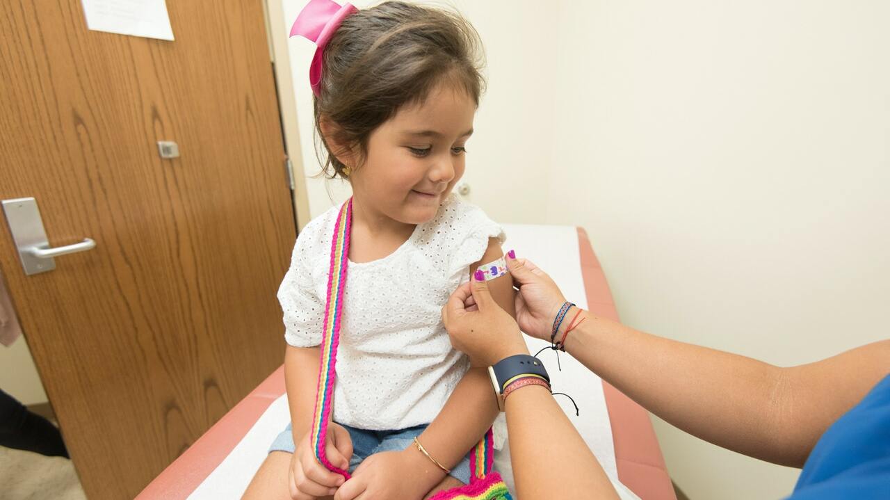 Прививки от клещевого энцефалита для детей: ставить ли и когда это делать