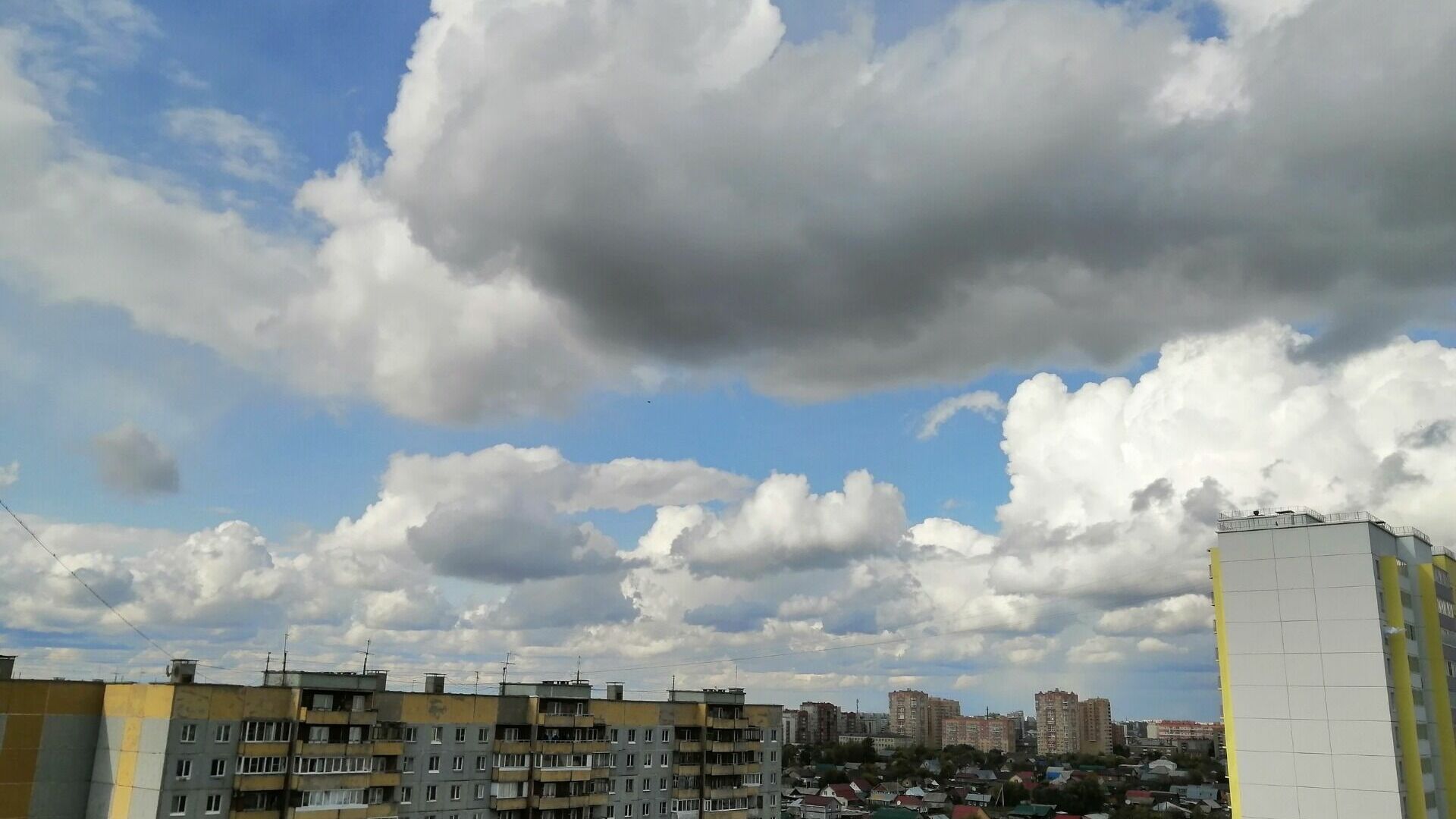 Ростовчане заявили о подозрительных хлопках и следах в небе 7 мая