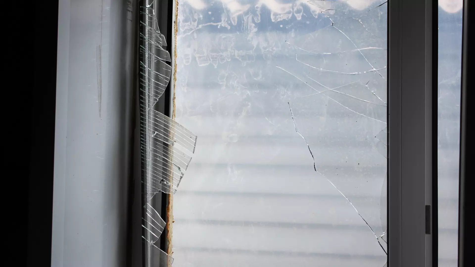 Жителю Ростовской области разбили окна после жалоб на здравоохранение в регионе