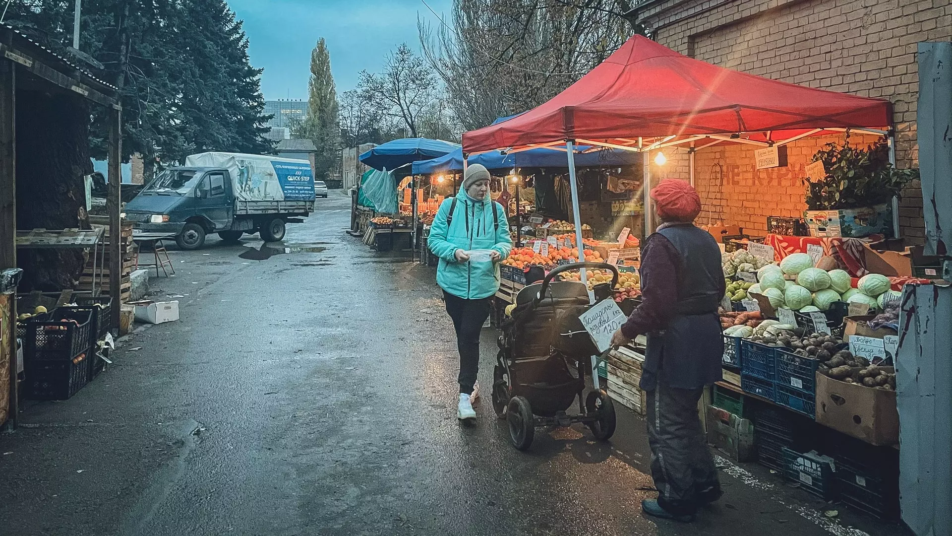 Незаконные торговцы нападают на проверяющих в Волгодонске